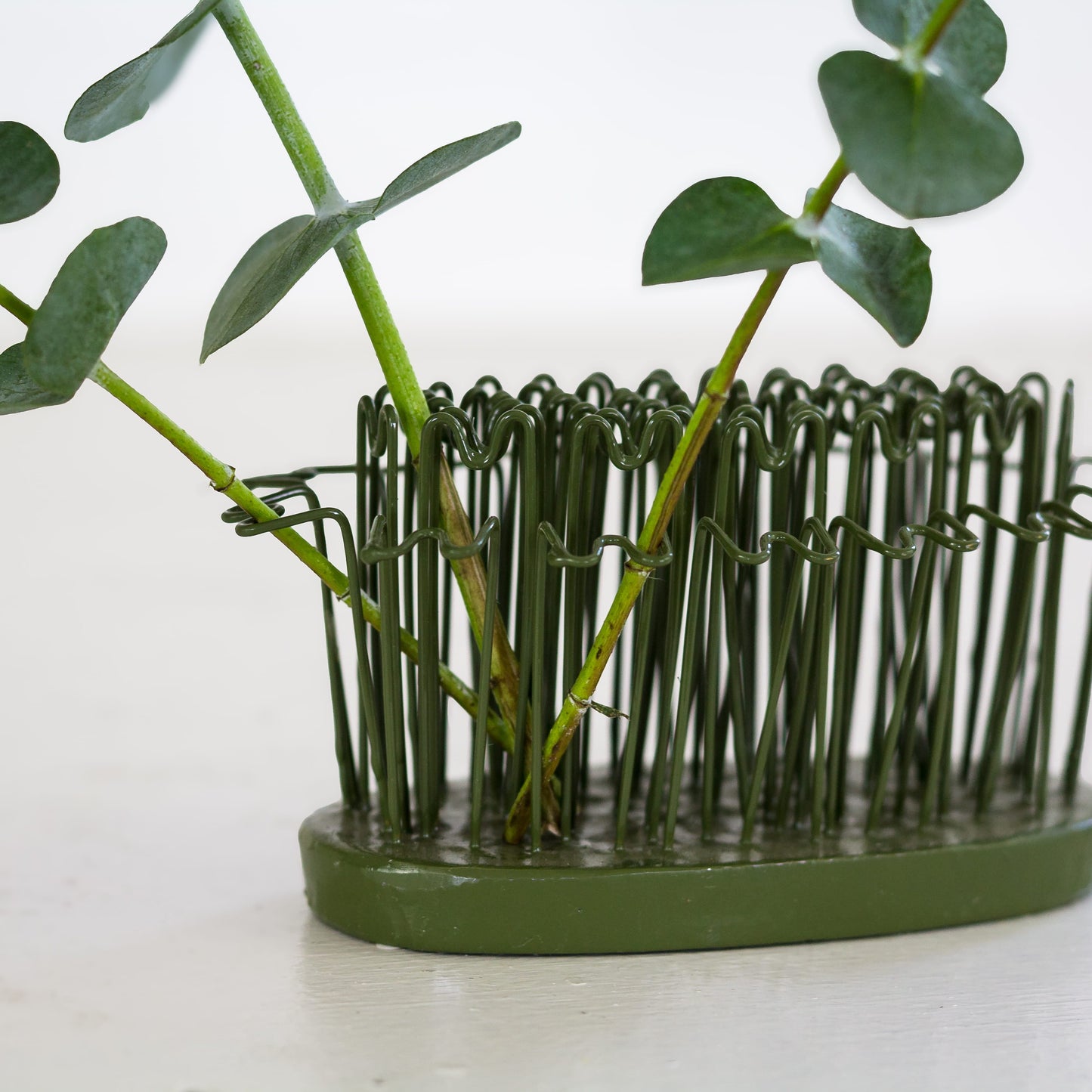 how a hairpin flower holder works holding eucalyptus